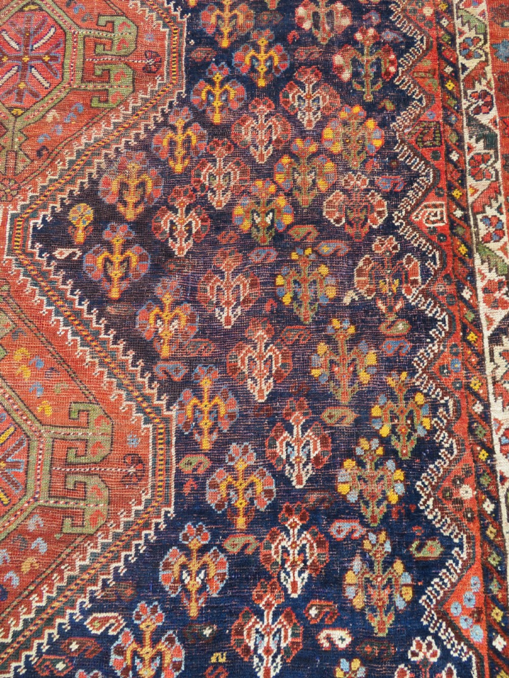 ANTIQUE QASHQAI KHAMSEH TRIBAL CARPET. SOUTH WEST PERSIA. 320CM X 220CM. View XVIII
