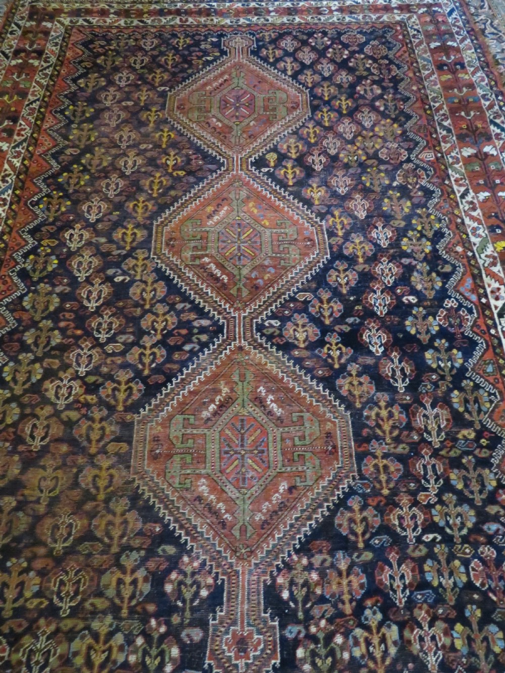 ANTIQUE QASHQAI KHAMSEH TRIBAL CARPET. SOUTH WEST PERSIA. 320CM X 220CM. View XXVI