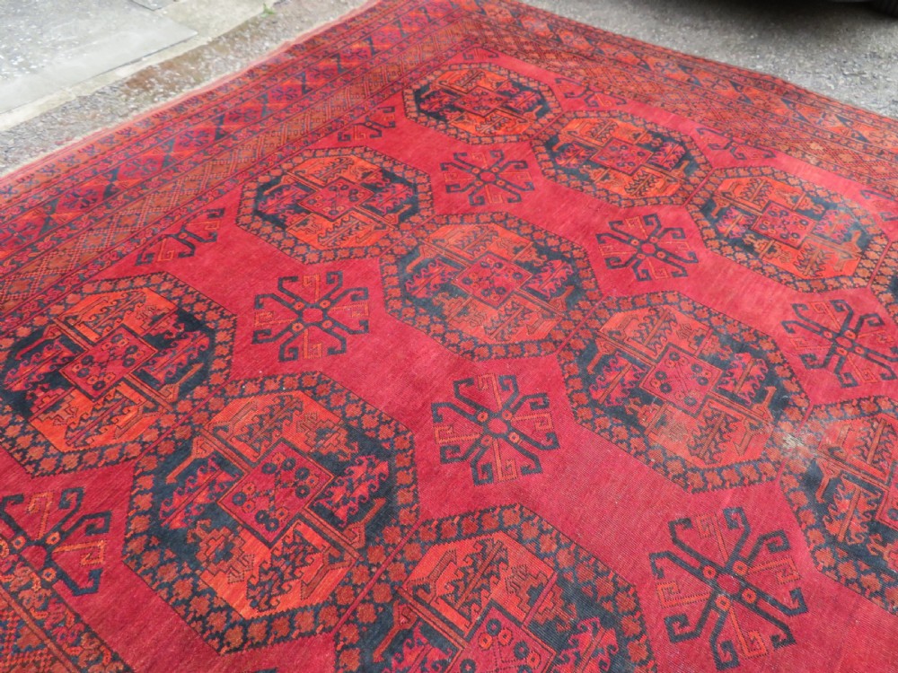 LARGE ANTIQUE AFGHAN ERSARI MAIN CARPET. CIRCA 1880. 427CM X 319CM. View III