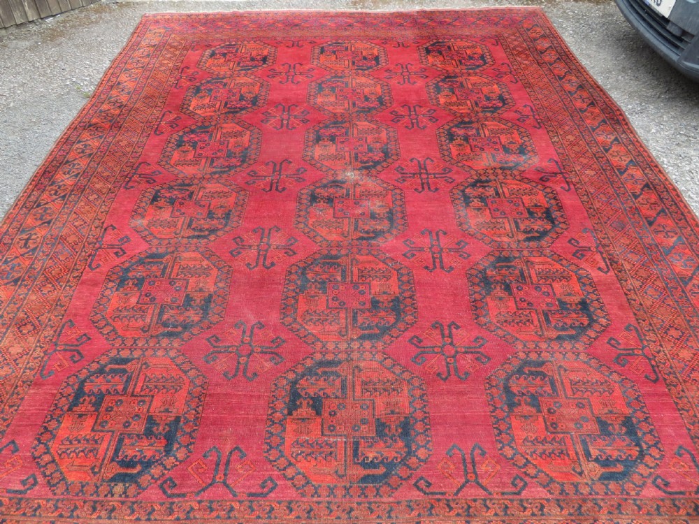 LARGE ANTIQUE AFGHAN ERSARI MAIN CARPET. CIRCA 1880. 427CM X 319CM. View IV