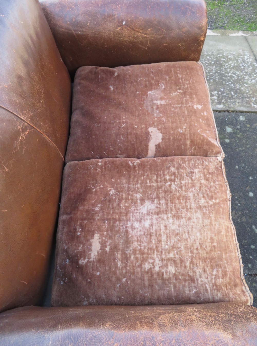 ART DECO LEATHER CLUB SETTEE SOFA. 
 View VIII