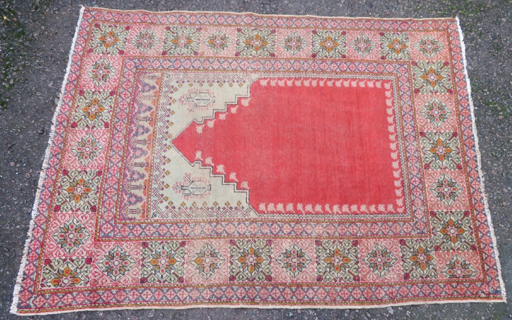 ANTIQUE TURKISH MUDJUR PRAYER RUG. 168CM X 126CM. View II