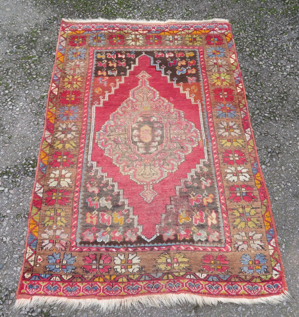 Antique Turkish Mujur Mudjur Kirsehir Rug. 163cm x 112cm.