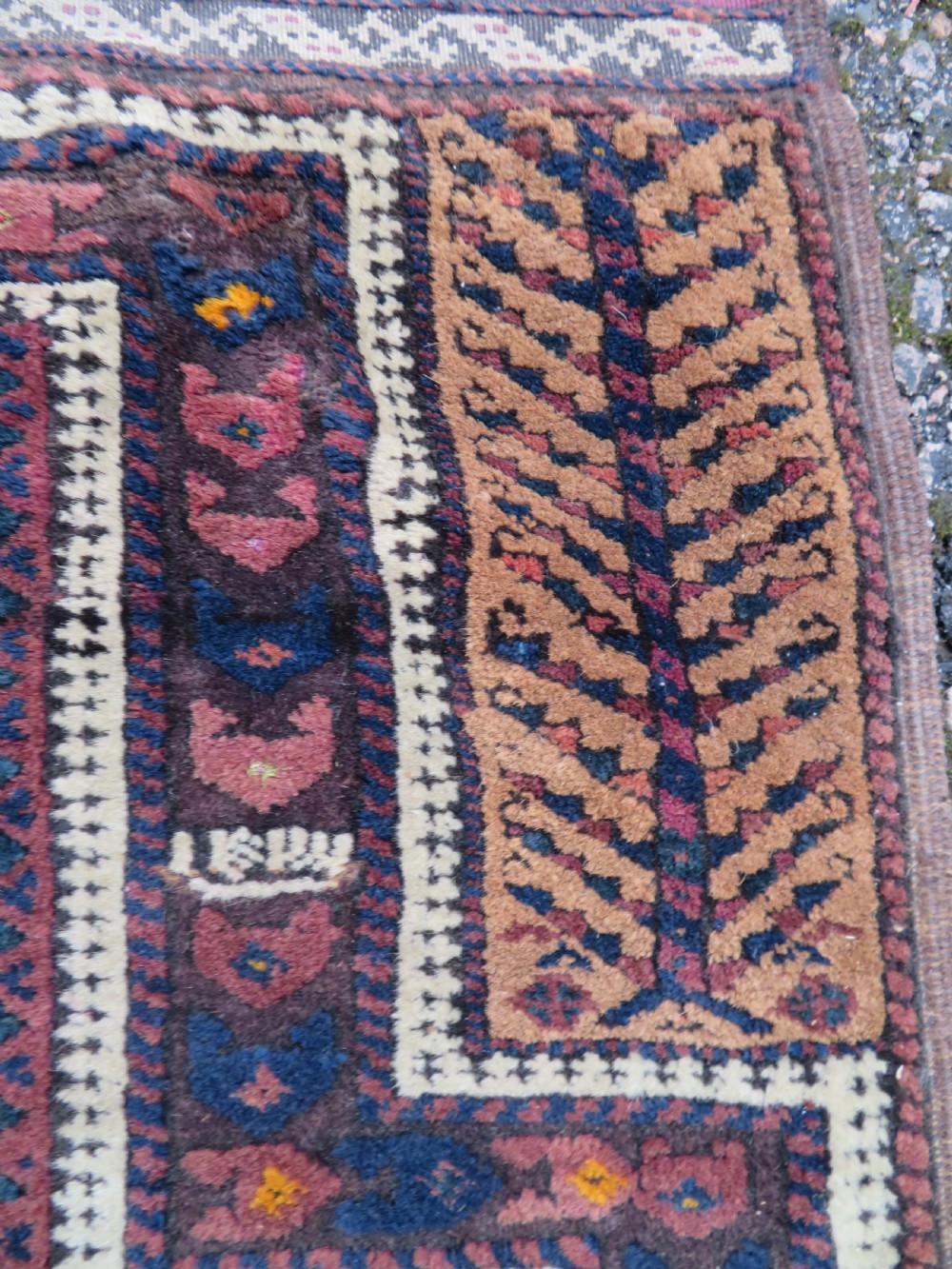 ANTIQUE BALUCH PRAYER RUG. 135CM X 84CM. View IV