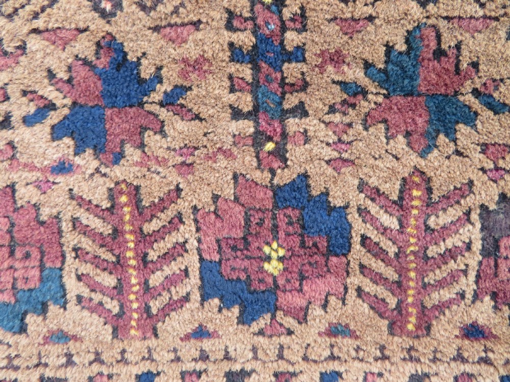 ANTIQUE BALUCH PRAYER RUG. 135CM X 84CM. View VIII