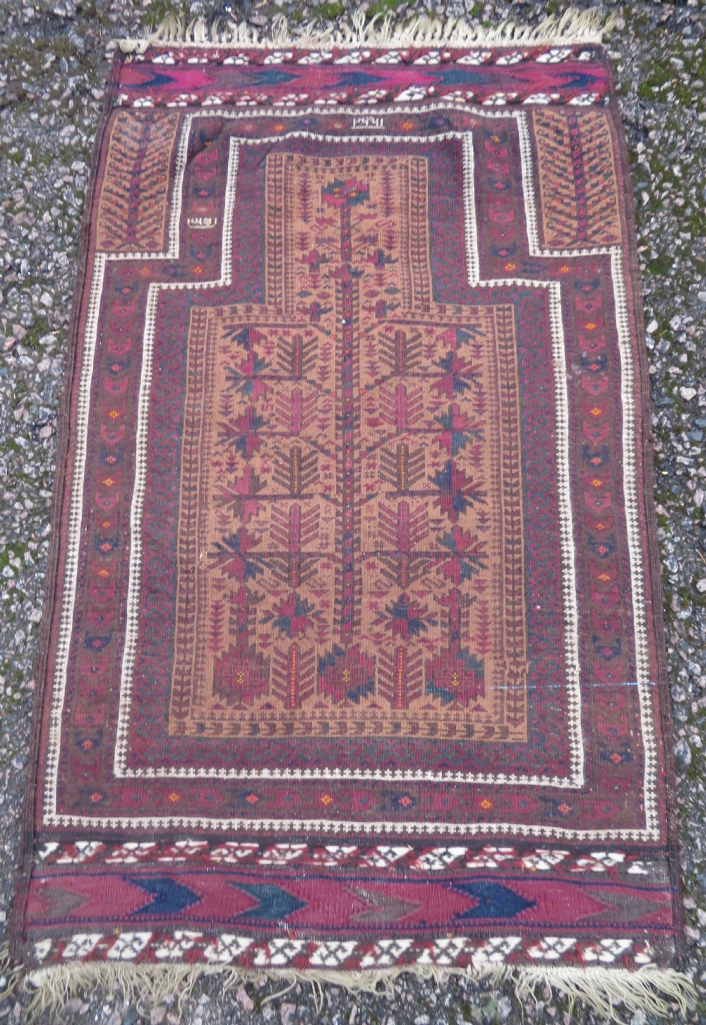 ANTIQUE BALUCH PRAYER RUG. 135CM X 84CM. View XIV