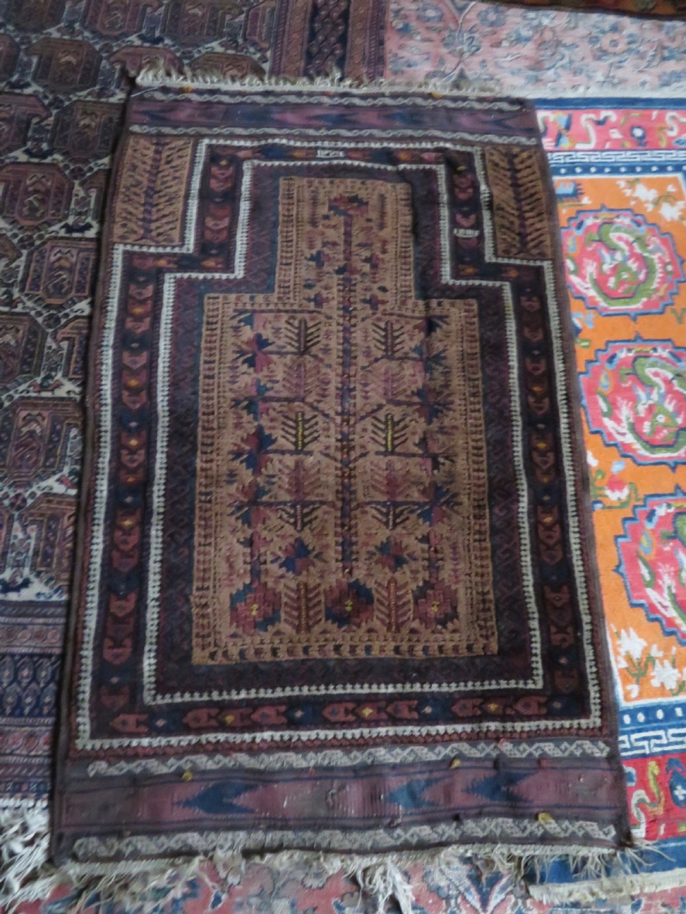 ANTIQUE BALUCH PRAYER RUG. 135CM X 84CM. View XVII