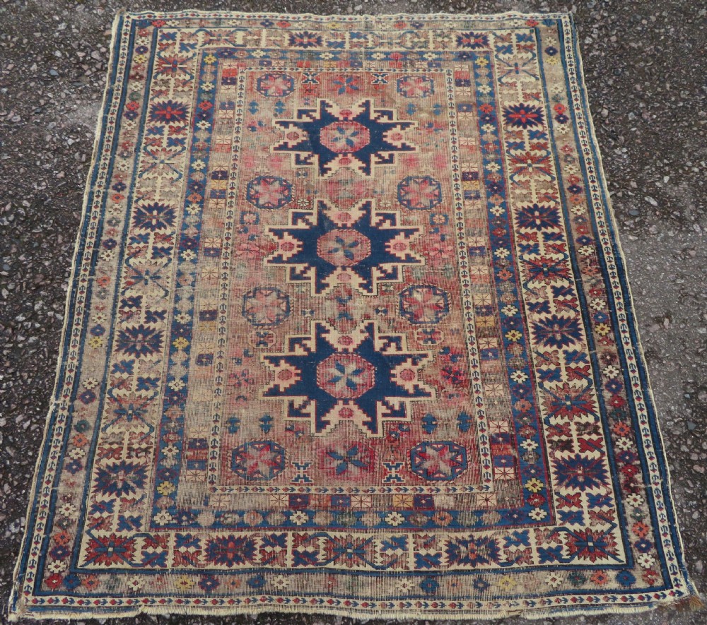 DISTRESSED ANTIQUE CAUCASIAN DAGHESTAN RUG. 135CM X 116CM