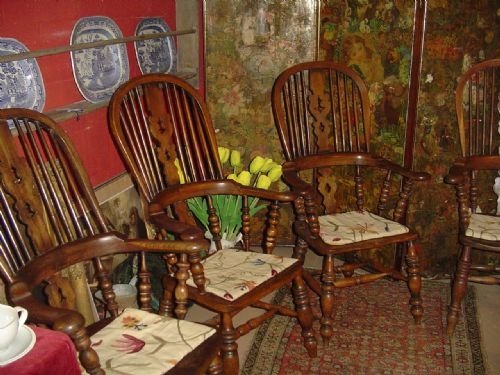 A Harlequin Set of 6 Broadarm Highback Windsors