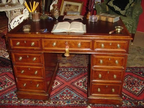 Early 19th Century Mahogany Pedestal Desk.