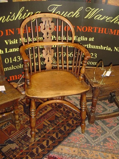 Early 19th C. Yew Wood & Elm Lowback Windsor.
