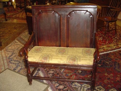 fig 1. Small Oak Settle. 18th Century.