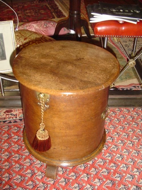 An Unusual Late 18thc or Early !9thc Oak Logbin.