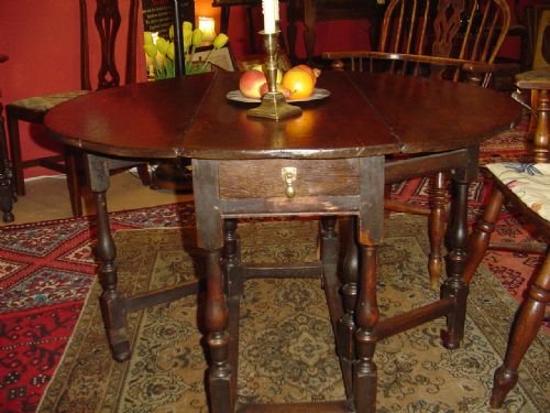 Small 18th C. Oak Gateleg Supper Table.
