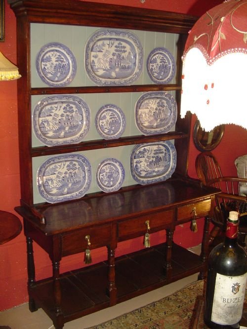 Small Proportioned 18th C. Oak Welsh Dresser.