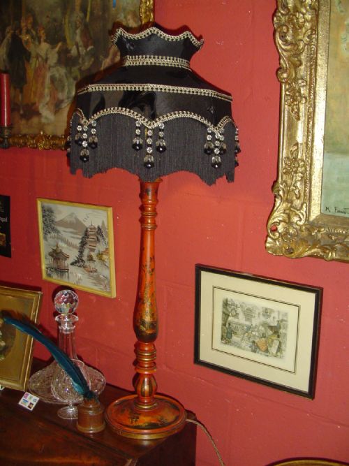 Red Lacquered Table Lamp with Chinoiserie Design