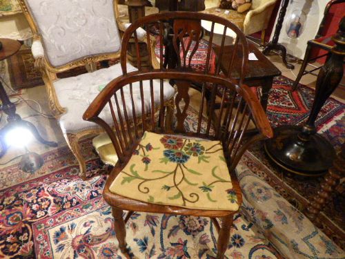 Early 19th Century Yew and Elm Windsor Chair.