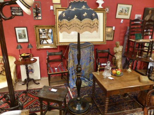Elegant Black Lacquered Standard Lamp with Chinoiserie Design.