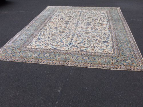 Beautiful Large Kashan Persian Carpet.  C.1920/1930