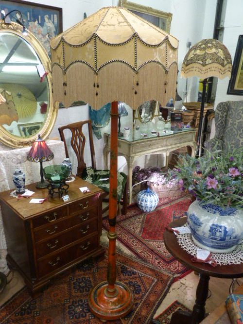 Elegant Red Lacquered Standard Lamp with Chinoiserie Design