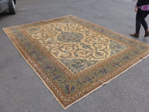 Beautiful Large Persian Kashan Carpet. C.1910.