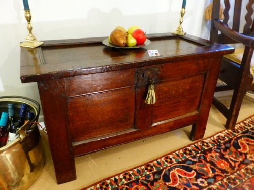 Small Late 17th Century Small Oak Coffer.