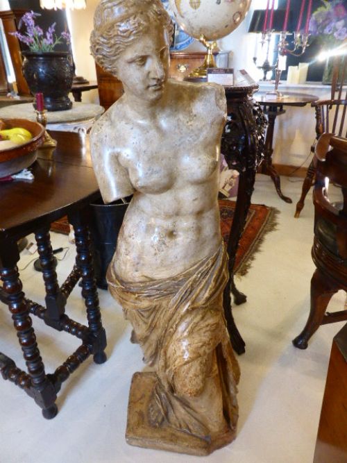 Venus De Milo Statue