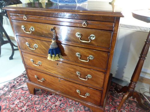 Finest Quality Mahogany Small Dressing Chest.  C.1800.