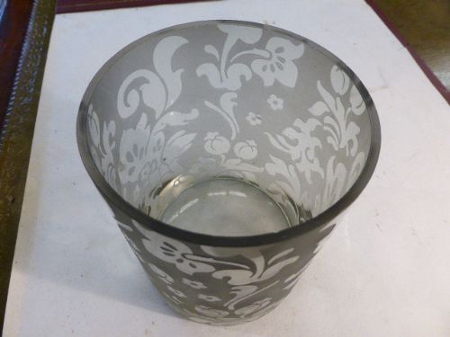 Beautiful Quality Etched Glass Vase.