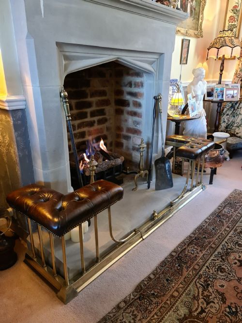 Fine Traditional Extending Club Fender with Leather Seats