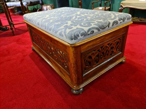 Stylish Mid-victorian Walnut Ottoman