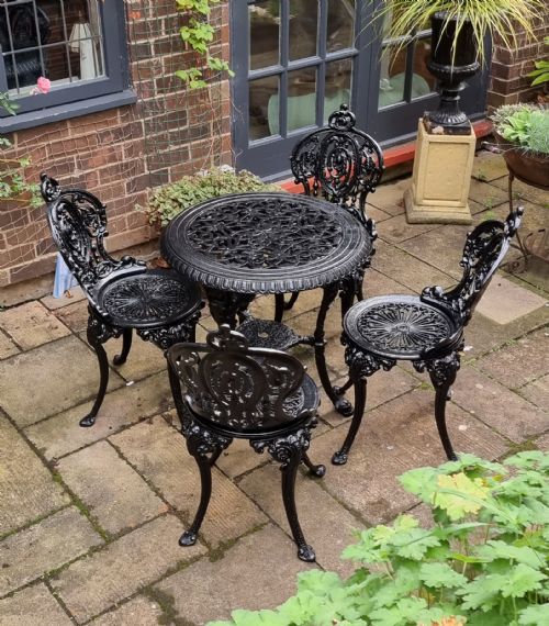 Handsome Heavy Cast-iron Garden Set