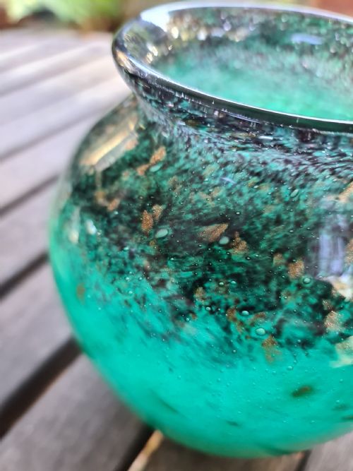 LARGE EARLY VASART GLASS VASE WITH AVENTURINE C1930 - ADDITIONAL PHOTO 2