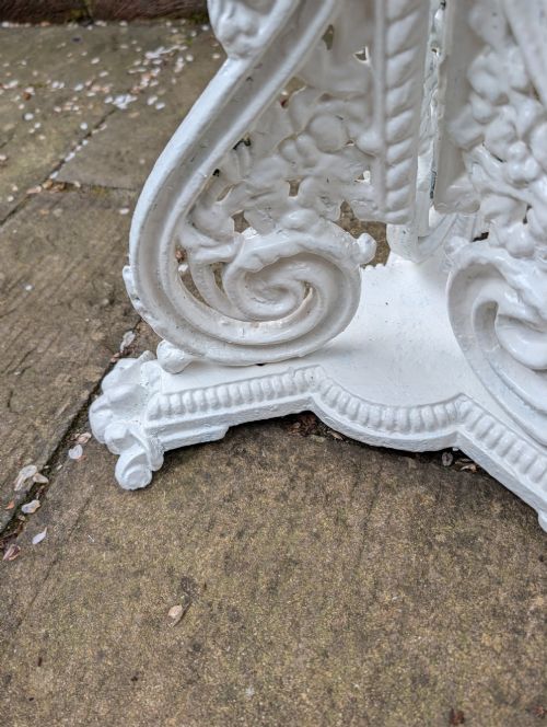 VICTORIAN CHRISTOPHER DRESSER DESIGN CASTIRON GARDEN BISTRO TABLE - ADDITIONAL PHOTO 4