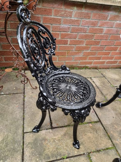 HEAVY CASTIRON SET OF GARDEN TABLE AND FOUR CHAIRS - ADDITIONAL PHOTO 2