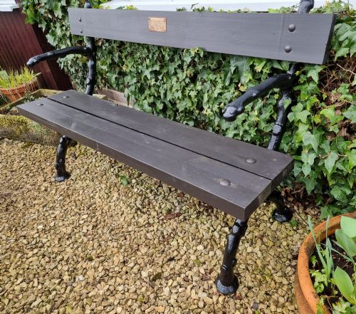 19TH CENTURY CASTIRON GARDEN BENCH