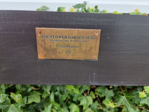 19TH CENTURY CASTIRON GARDEN BENCH - ADDITIONAL PHOTO 4
