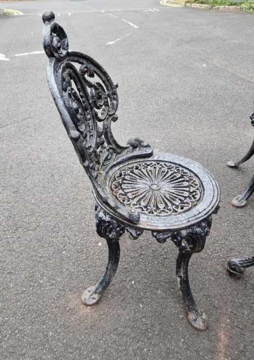 HEAVY CASTIRON SET OF GARDEN TABLE AND 4 CHAIRS - ADDITIONAL PHOTO 2