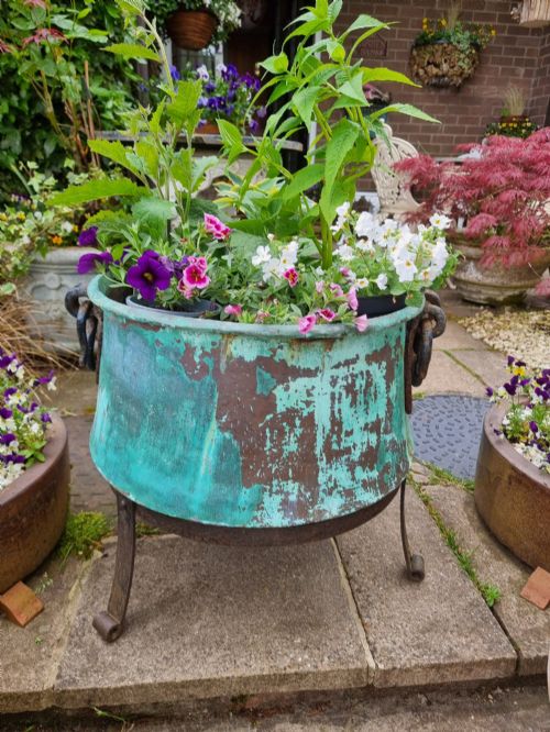 19TH CENTURY COPPER POT WITH VERDIGRIS FINISH - ADDITIONAL PHOTO 2