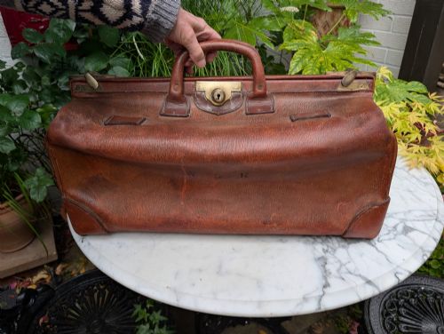 Large Quality Gladstone Bag or Wellington Bag in Leather