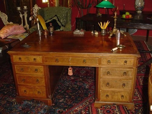 A Quality Walnut Partners Desk.c 1880