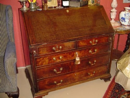 fig 2. Very Fine Mahogany 18th. century Bureau