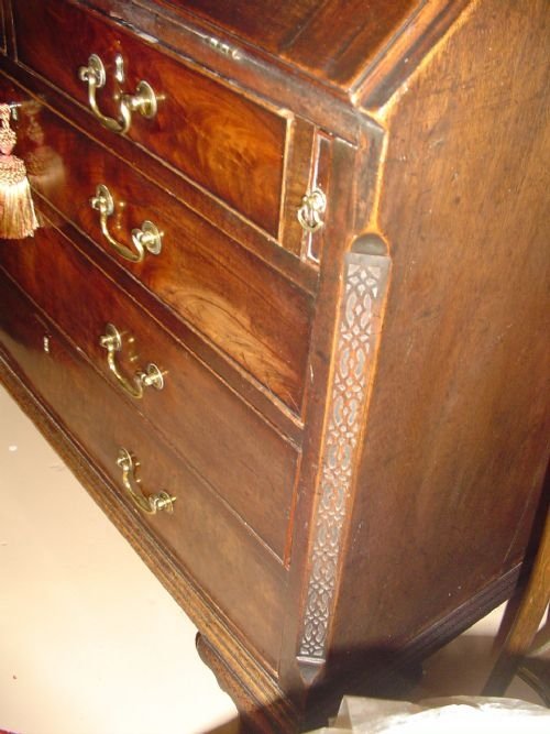 fig 4. Very Fine Mahogany 18th. century Bureau