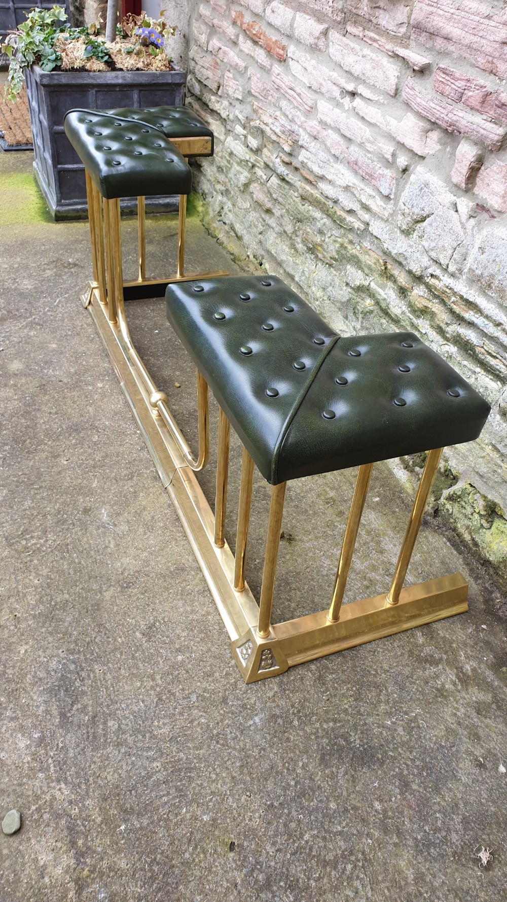 Extending Brass Club Fender View VII