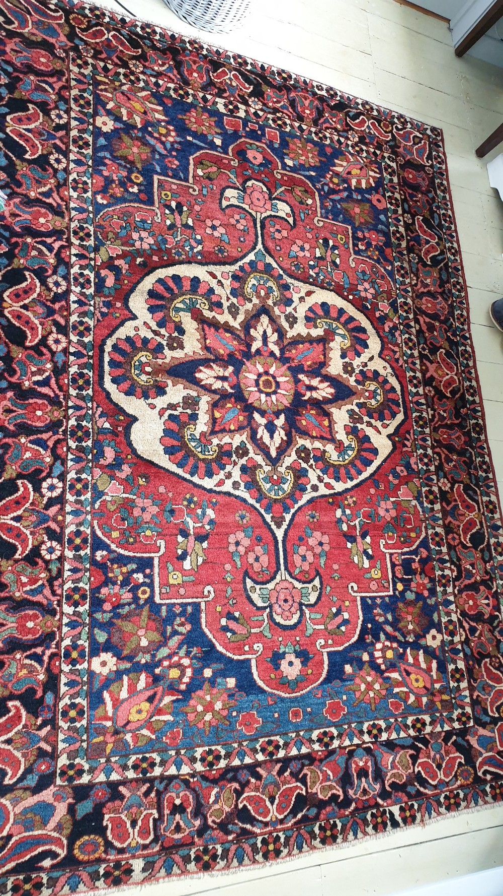 Beautiful Antique Persian Bakhtiari Carpet.  c.1910.