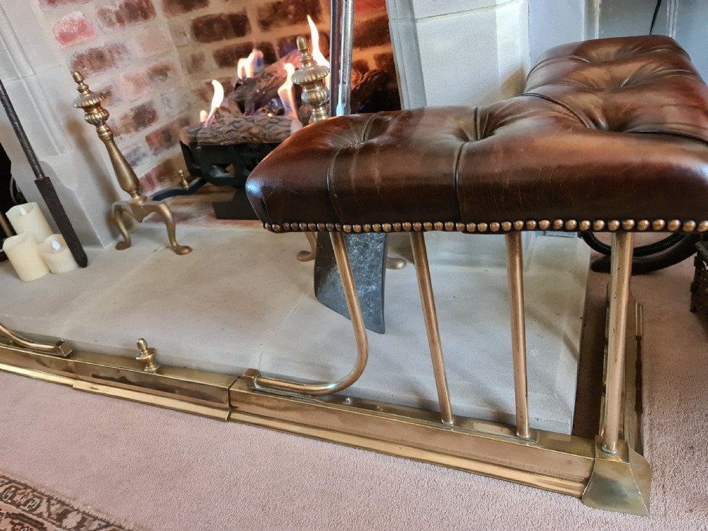 Fine Traditional Extending Club Fender with Leather Seats View V