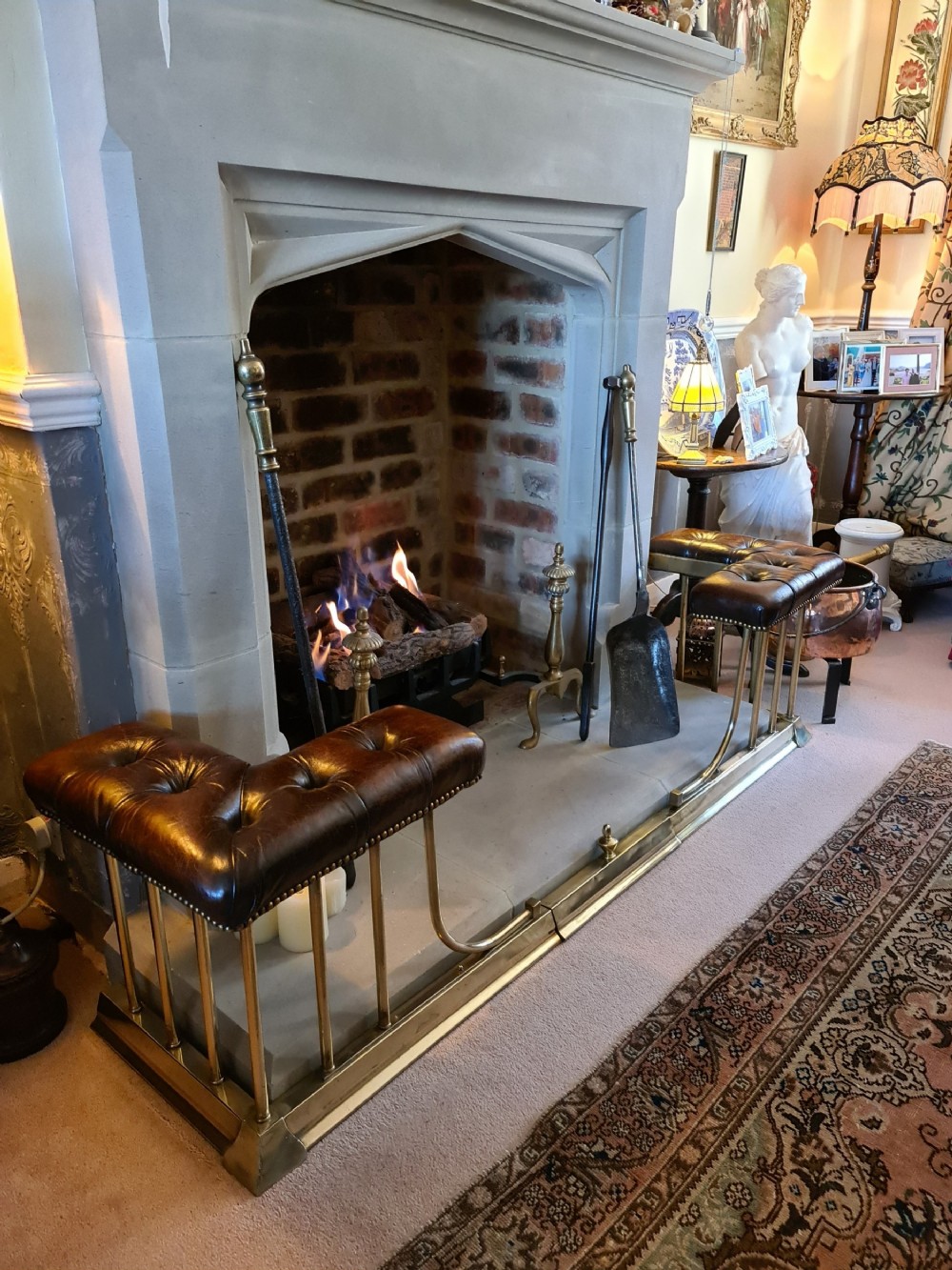 Fine Traditional Extending Club Fender with Leather Seats