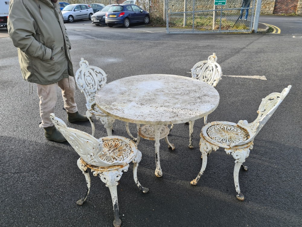 Early 20th Century Cast-iron Garden set with Huge Marble top View IV