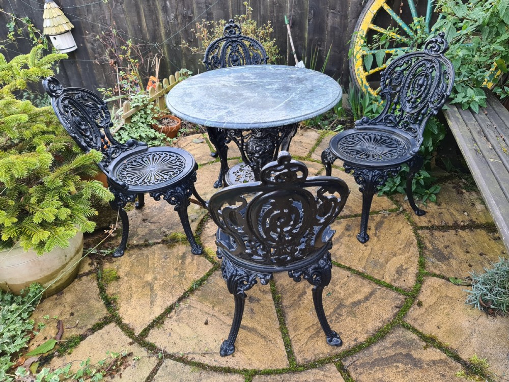 Handsome Set of 4 Heavy Cast-iron Garden Chairs with Cast-iron Table