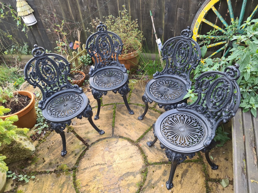 Handsome Set of 4 Heavy Cast-iron Garden Chairs with Cast-iron Table View VII